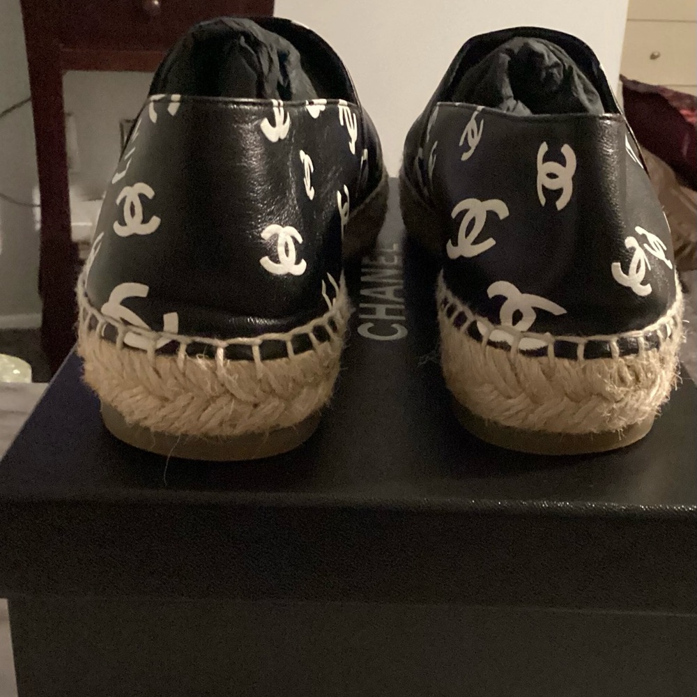 💯% Authentic CHANEL Monogram Black and White Espadrilles - Picture 5 of 10